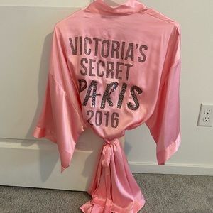 LIMITED EDITION VS Robe